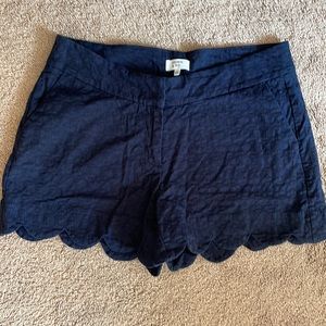 Crown and Ivy womens size 6 navy scalloped shorts
